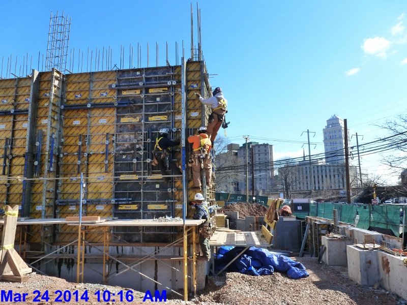 Setting Shear Walls Panels Facing East -2 (800x600)